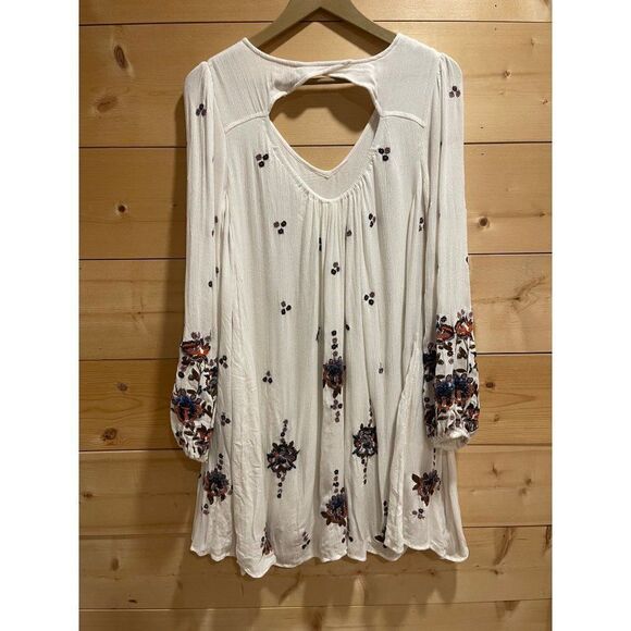 Free People Oxford White Embroidery Boho Dress Small *Flawed* - Picture 7 of 10